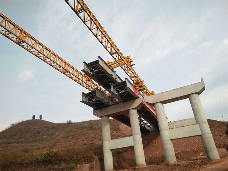 太行高速鋼箱梁架設(shè)空中對接