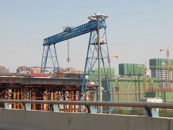 江蘇淮安龍門(mén)吊出租廠(chǎng)家給您100%熱情